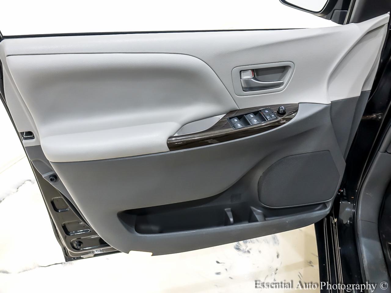 Toyota Sienna  2016