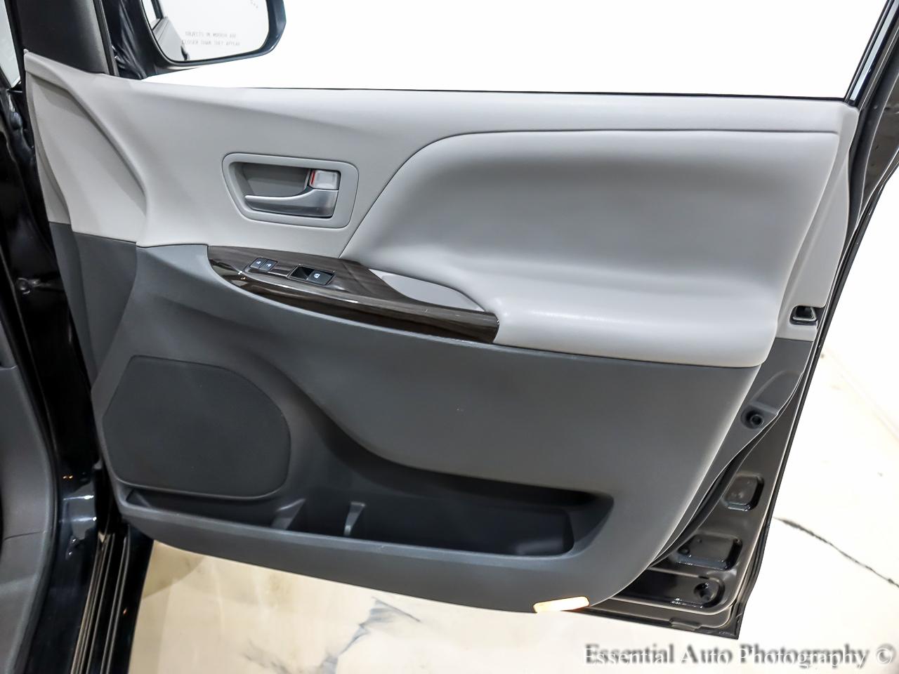 Toyota Sienna  2016
