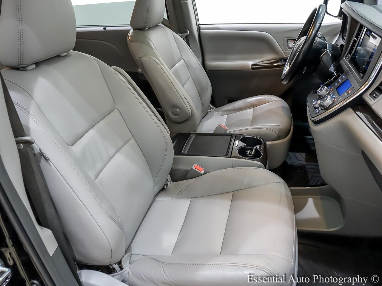 Toyota Sienna  2016