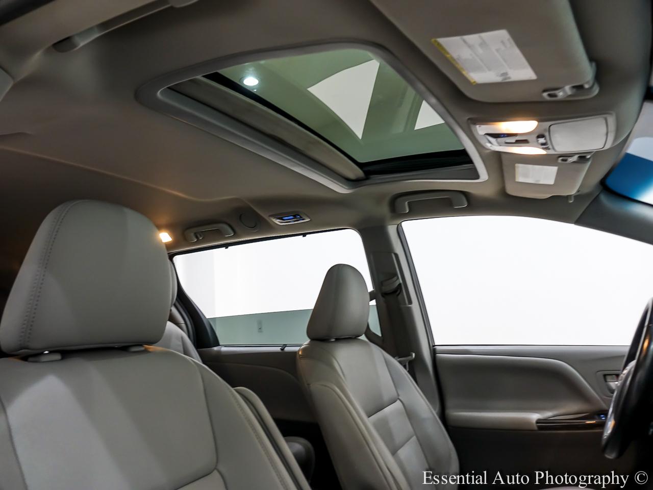 Toyota Sienna  2016