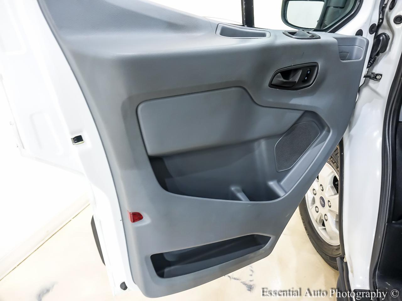 Ford Transit 350 Wagon Med. Roof XL w/Sliding Pass. 148-in. WB 2017