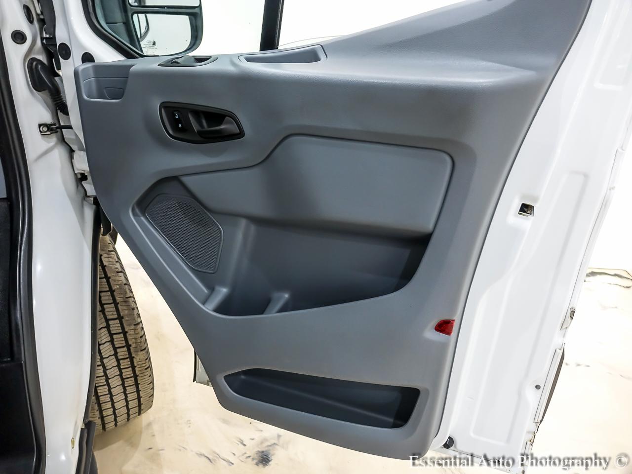 Ford Transit 350 Wagon Med. Roof XL w/Sliding Pass. 148-in. WB 2017