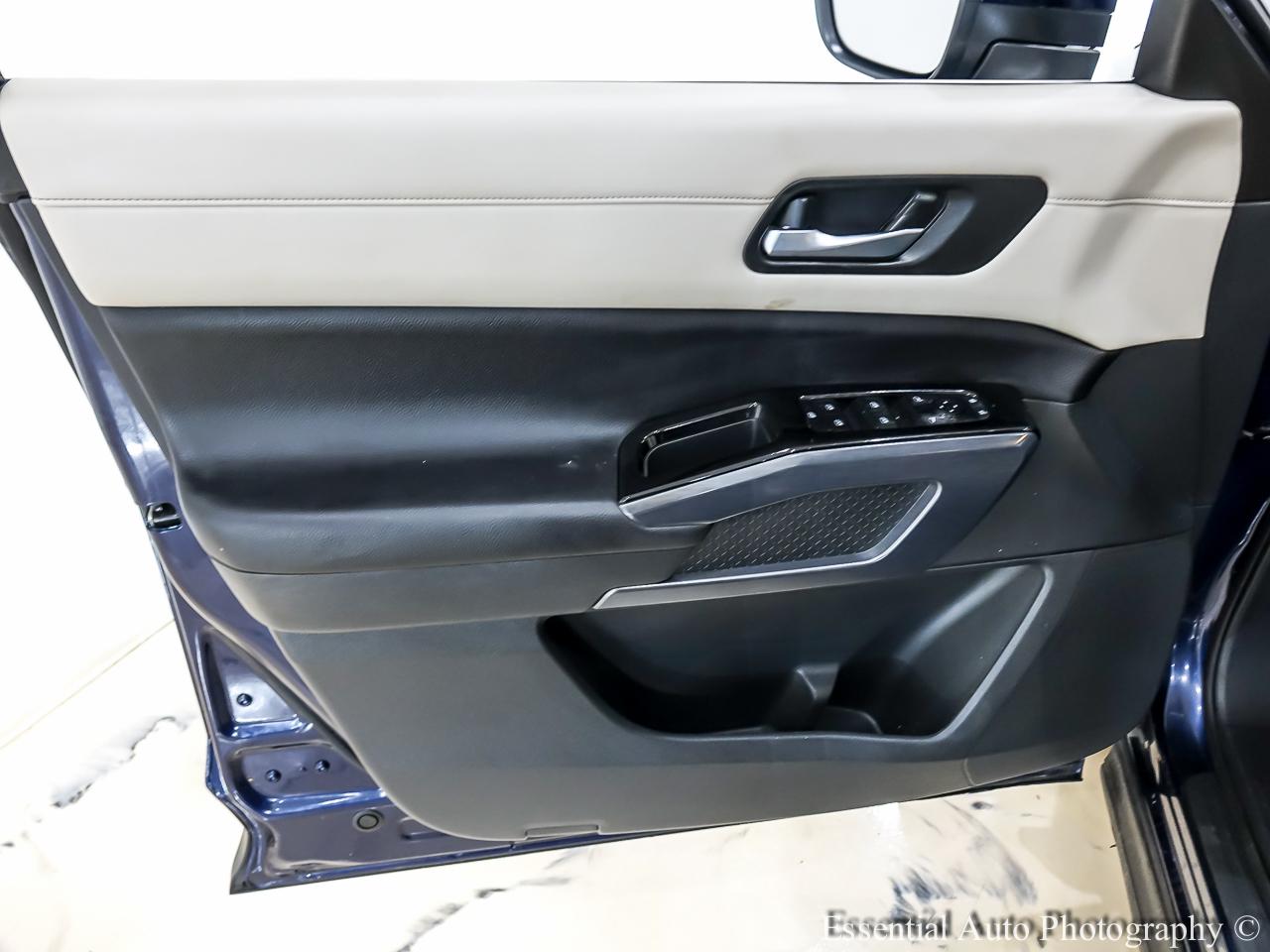 Nissan Pathfinder SL 4WD 2023