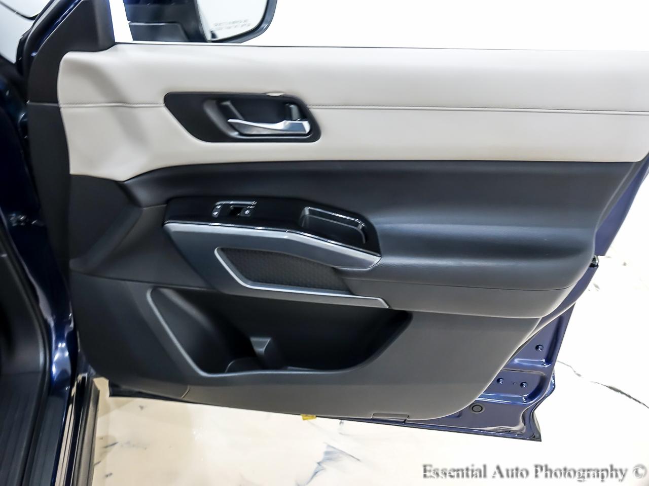 Nissan Pathfinder SL 4WD 2023