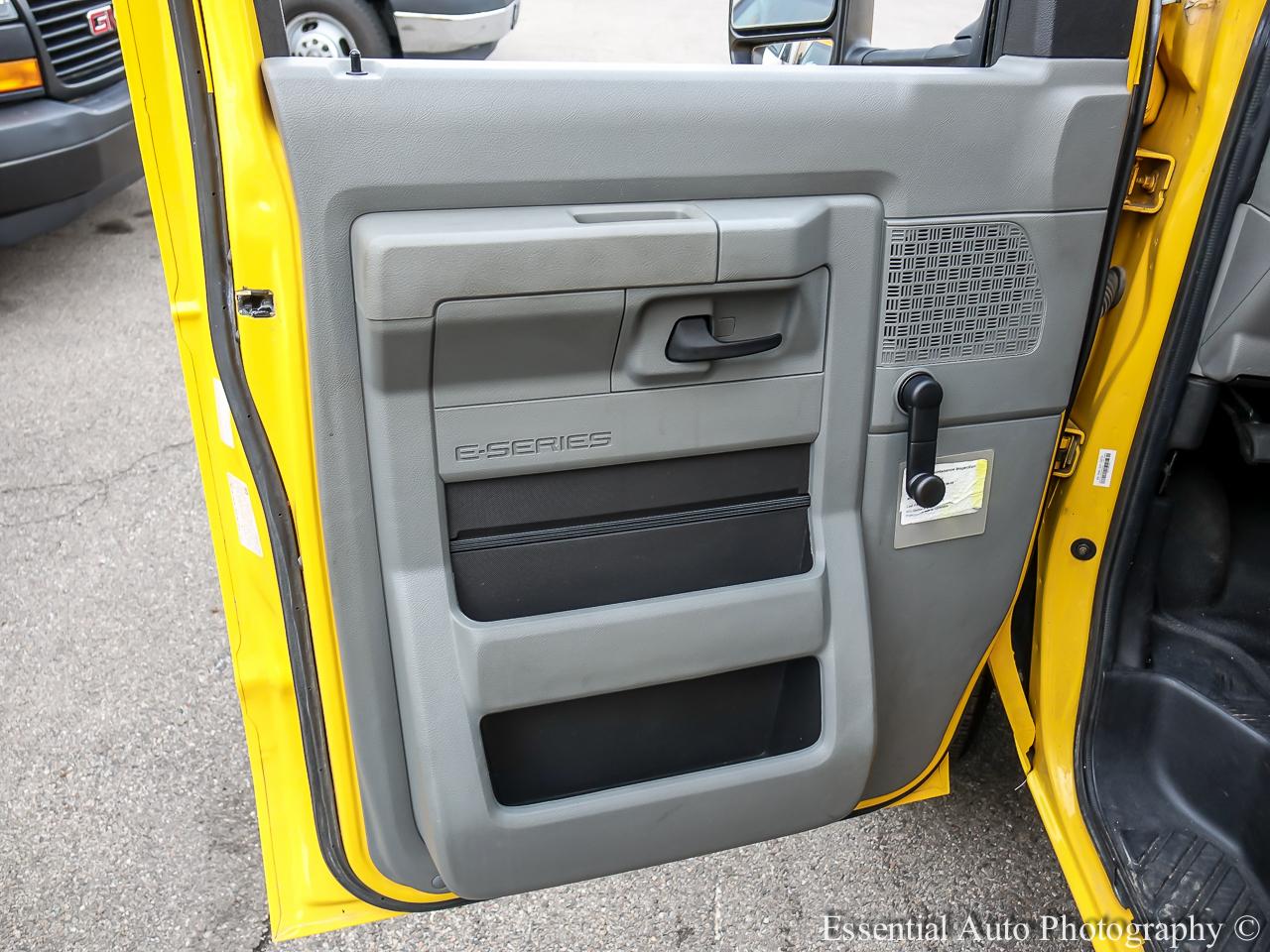 Ford Econoline E-350 Super Duty 2021