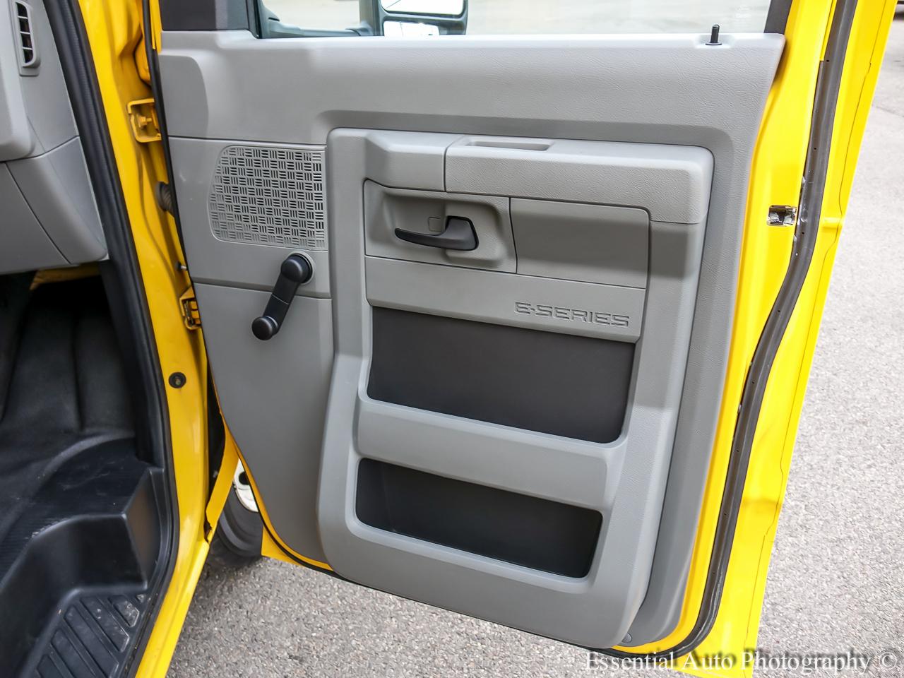 Ford Econoline E-350 Super Duty 2021
