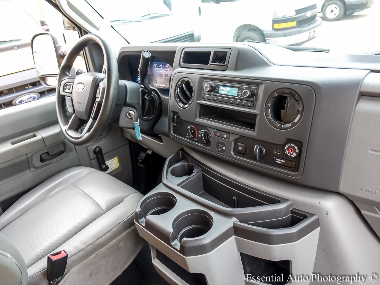 Ford Econoline E-350 Super Duty 2021