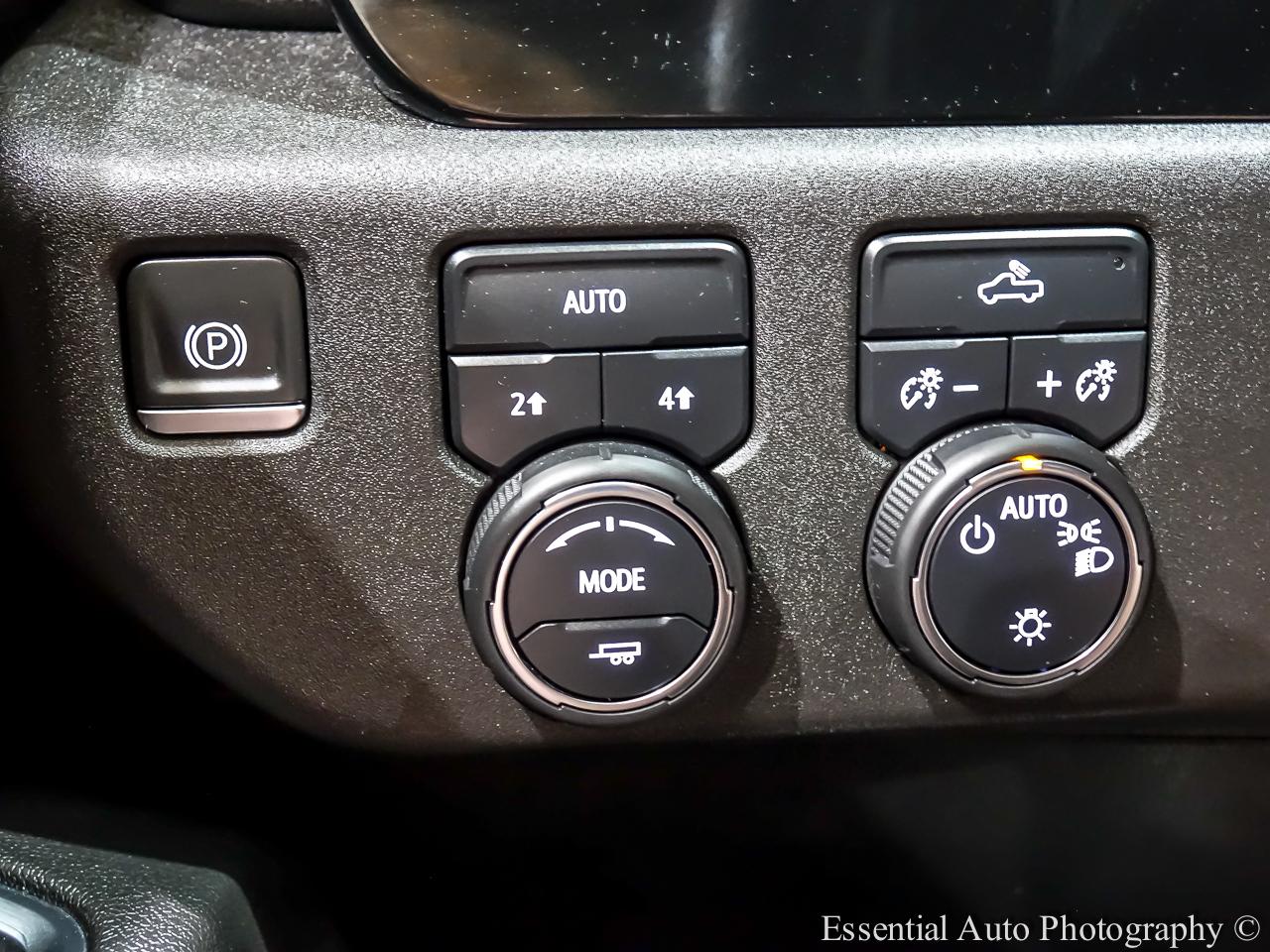 Chevrolet Silverado 1500 LT-L Crew Cab 4WD 2023