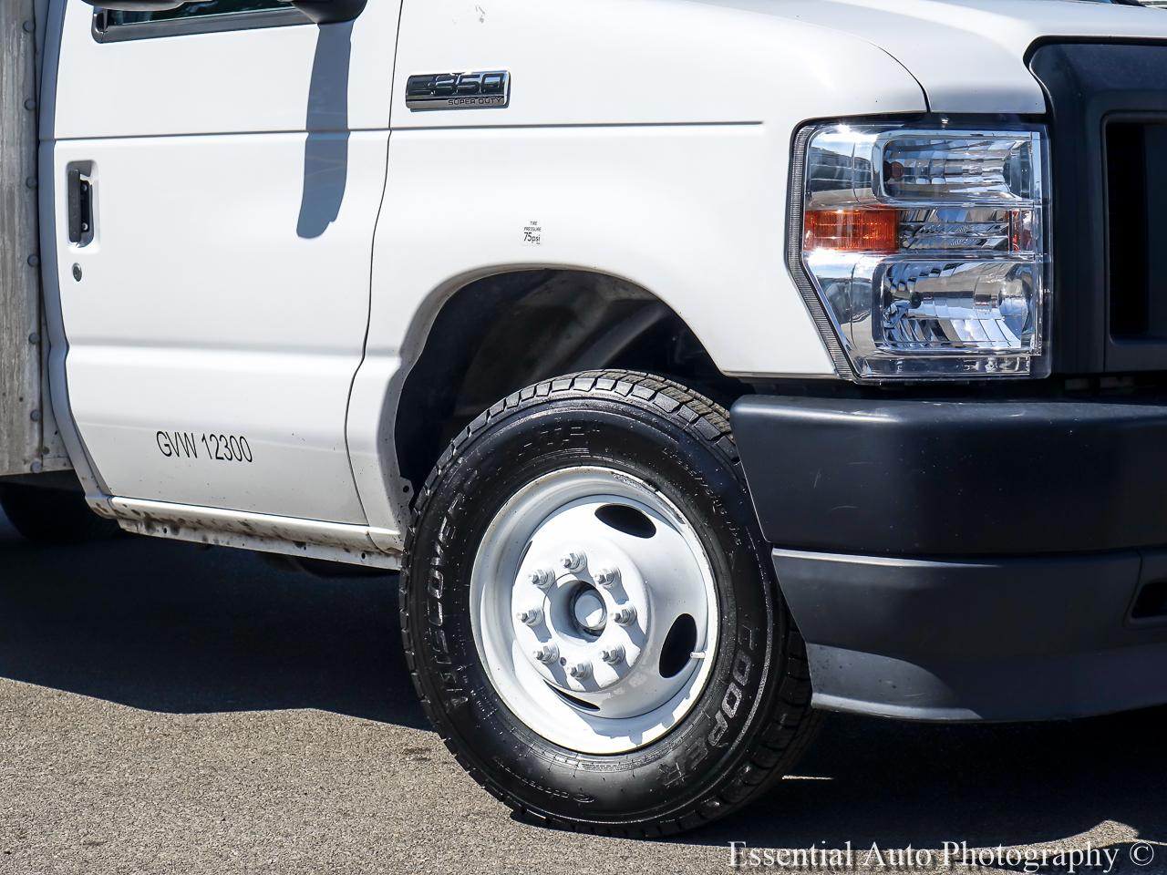 Ford Econoline E-350 Super Duty 2021