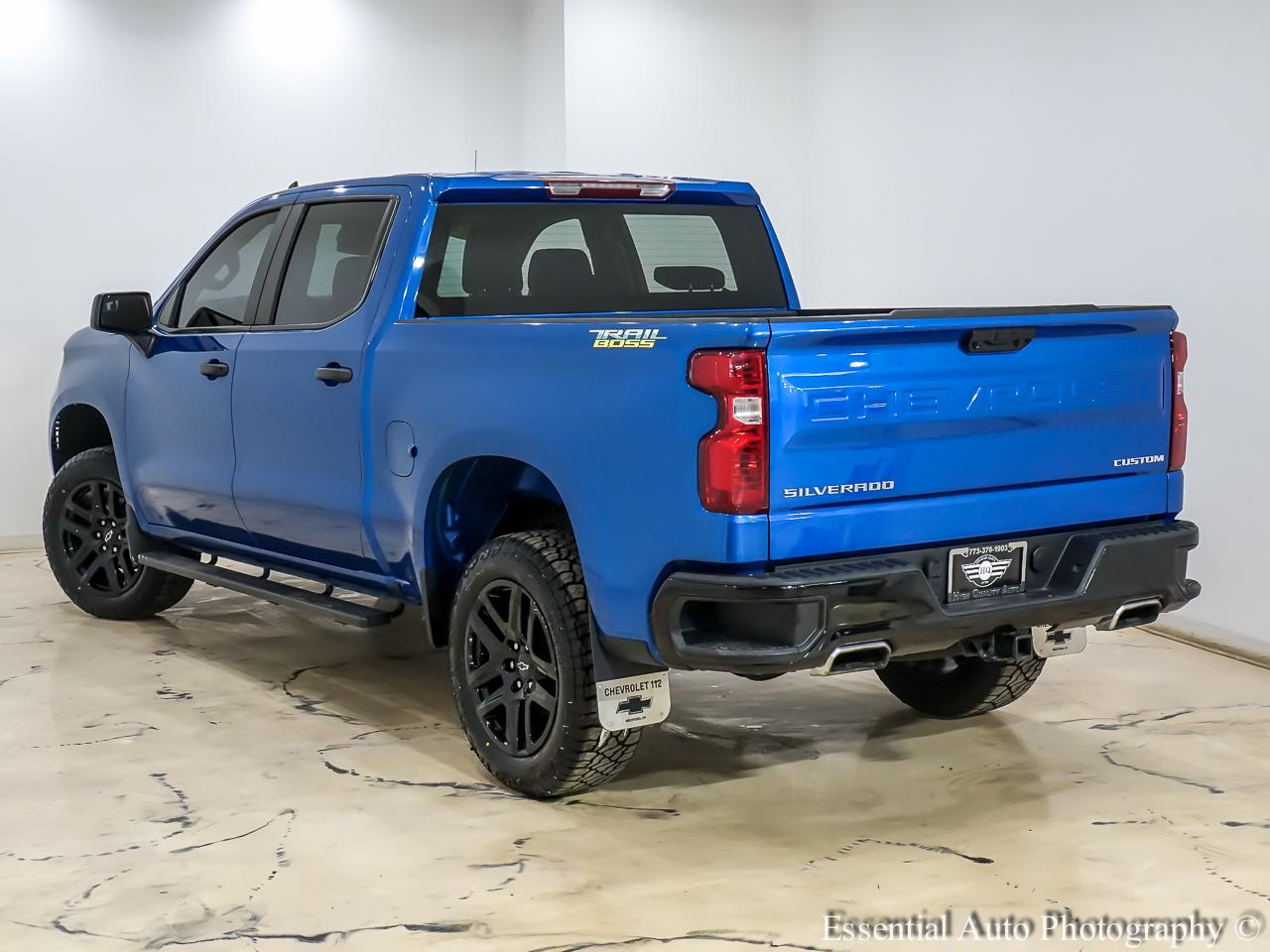 Chevrolet Silverado 1500 Trail Boss Custom Crew Cab 4WD 2023