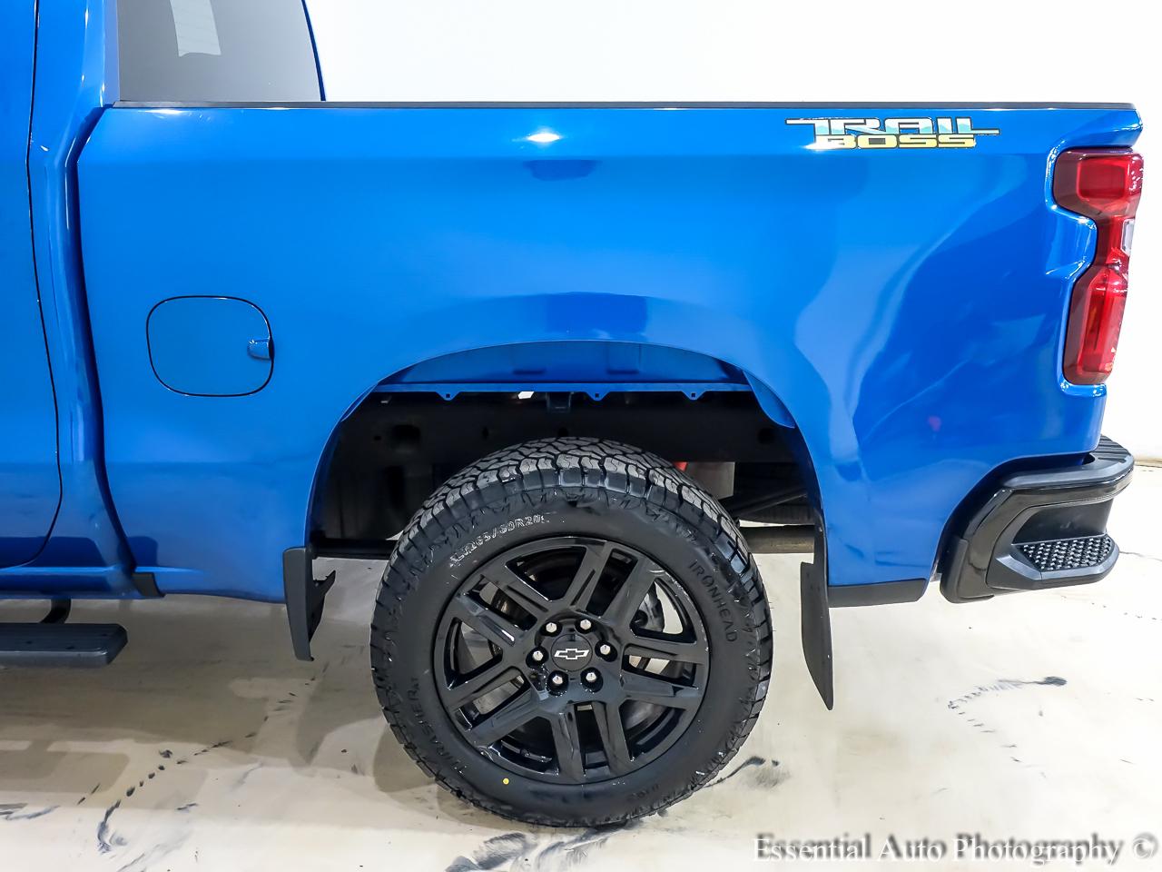 Chevrolet Silverado 1500 Trail Boss Custom Crew Cab 4WD 2023