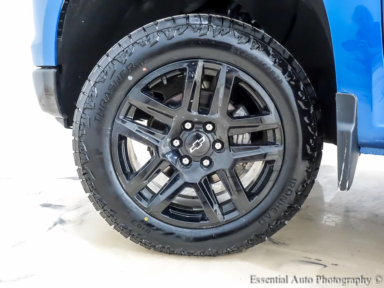 Chevrolet Silverado 1500 Trail Boss Custom Crew Cab 4WD 2023