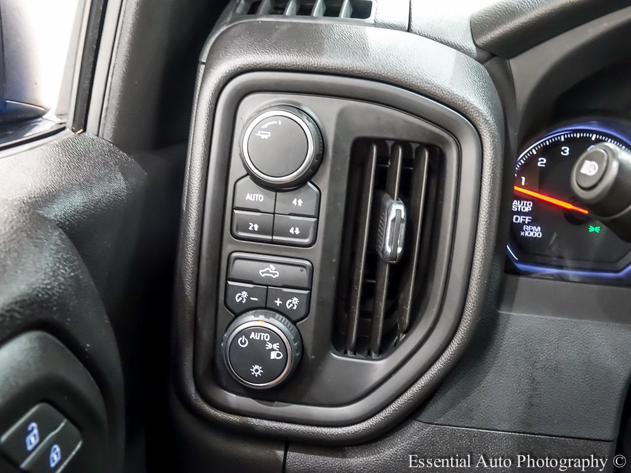 Chevrolet Silverado 1500 Trail Boss Custom Crew Cab 4WD 2023