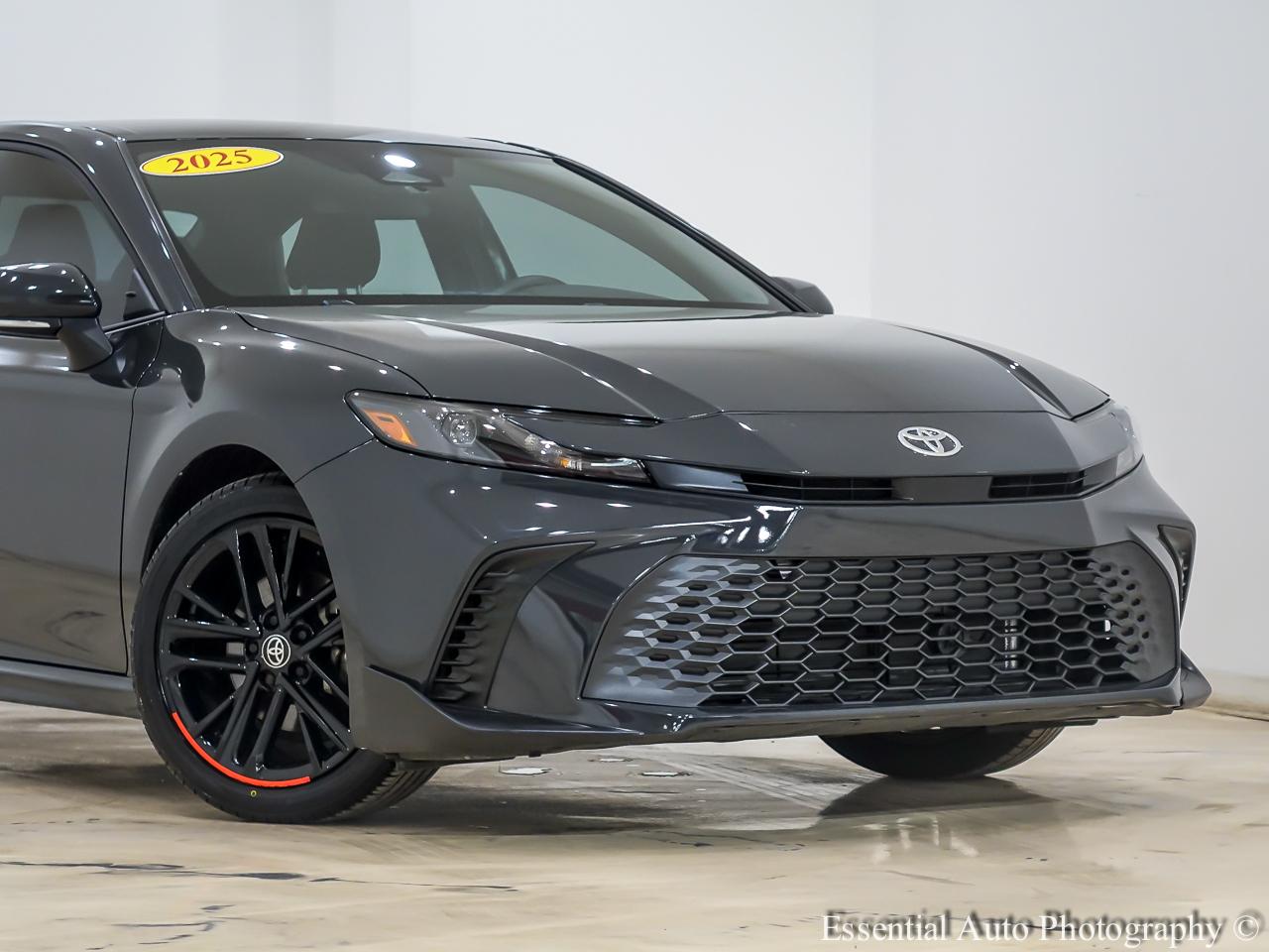 Toyota Camry Hybrid SE 2025