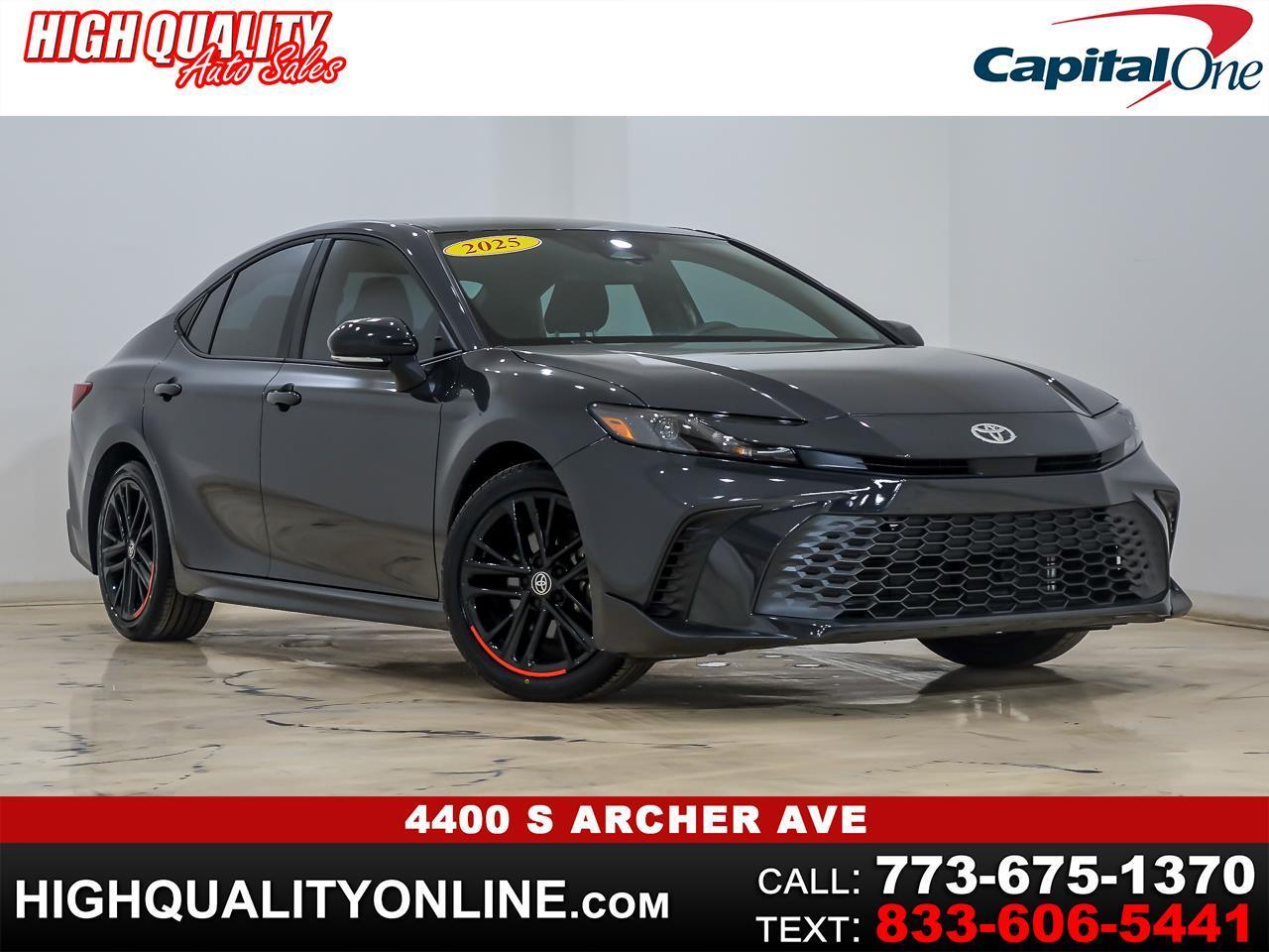 2025 Toyota Camry SE Hybrid's photo