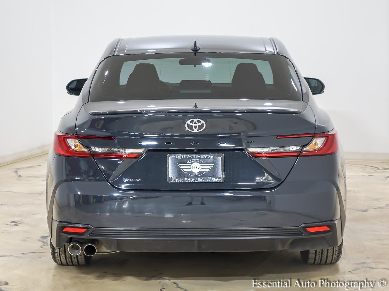 Toyota Camry Hybrid SE 2025