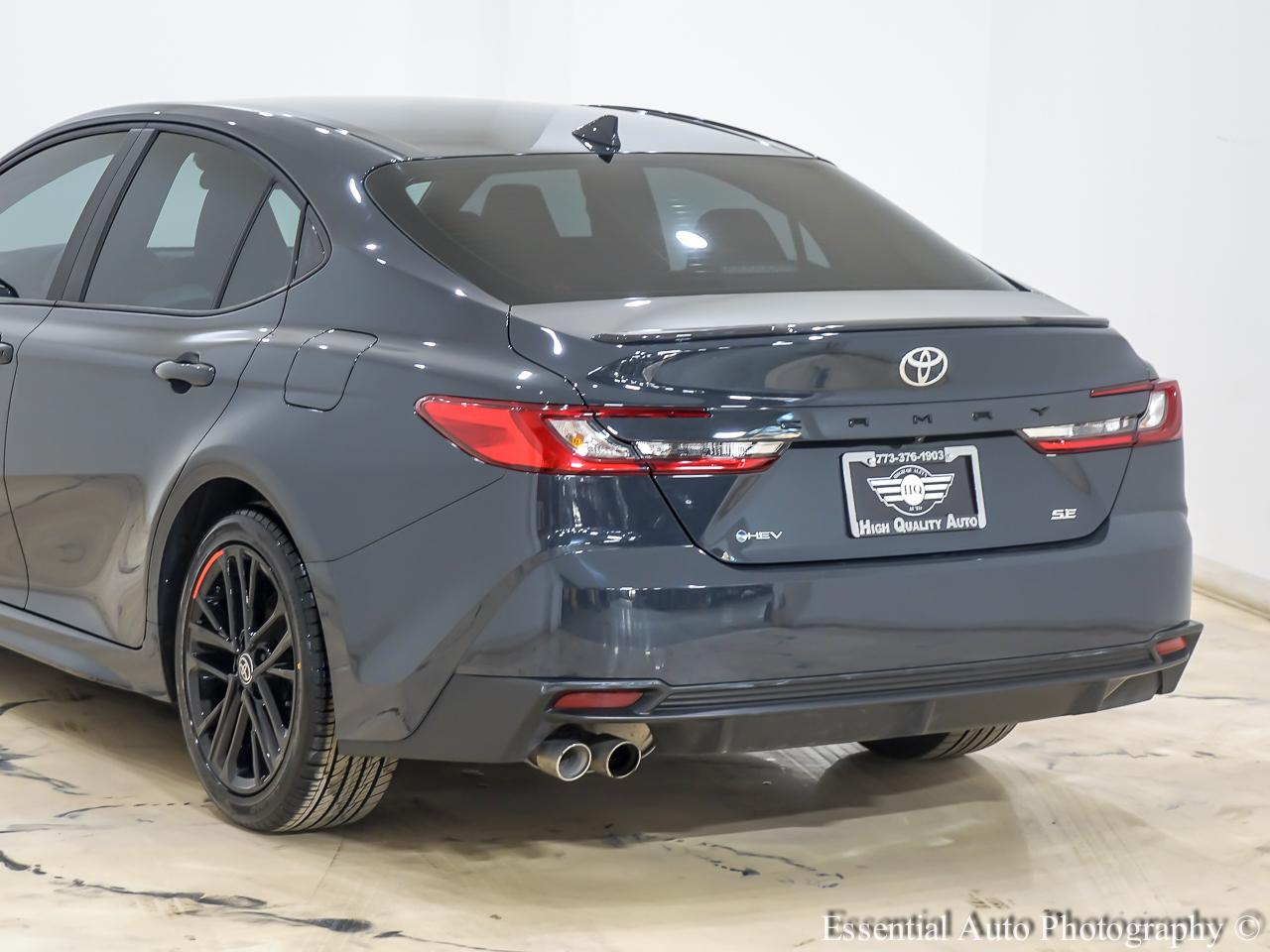 Toyota Camry Hybrid SE 2025