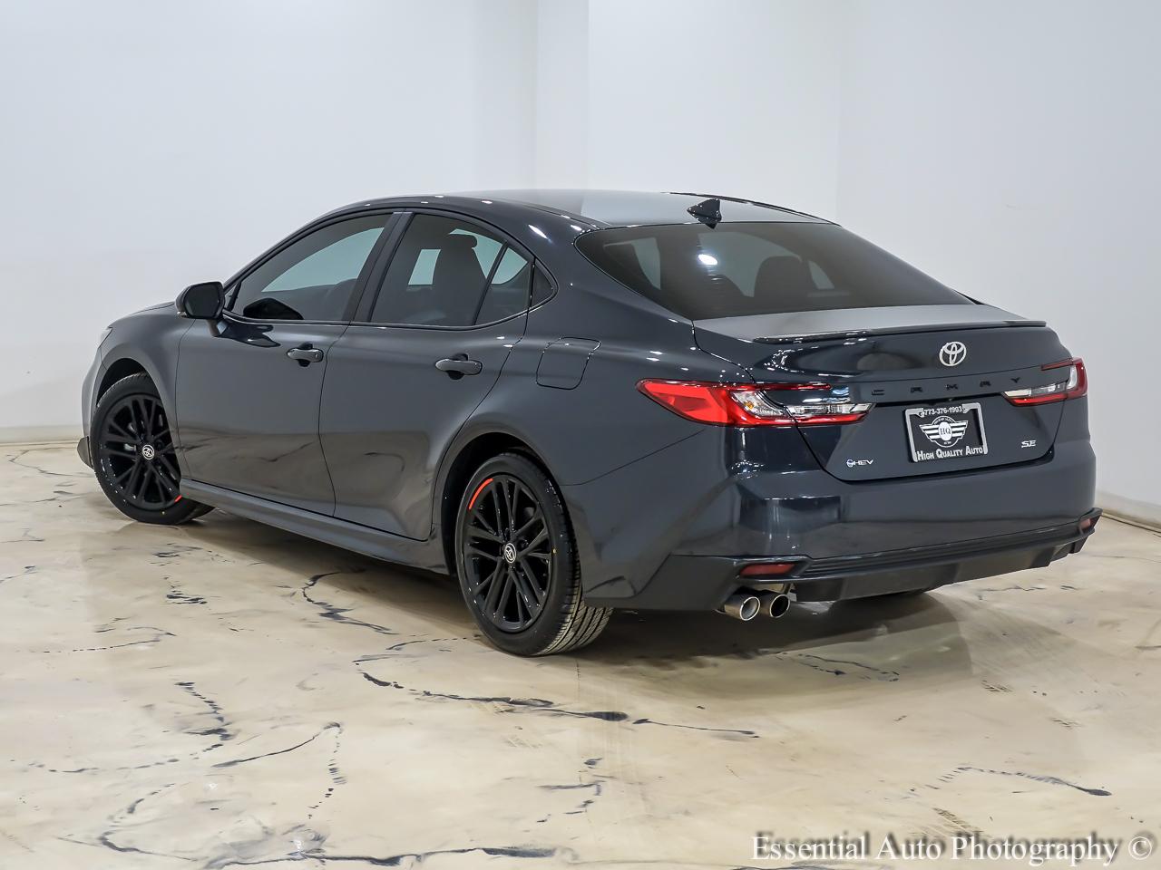 Toyota Camry Hybrid SE 2025