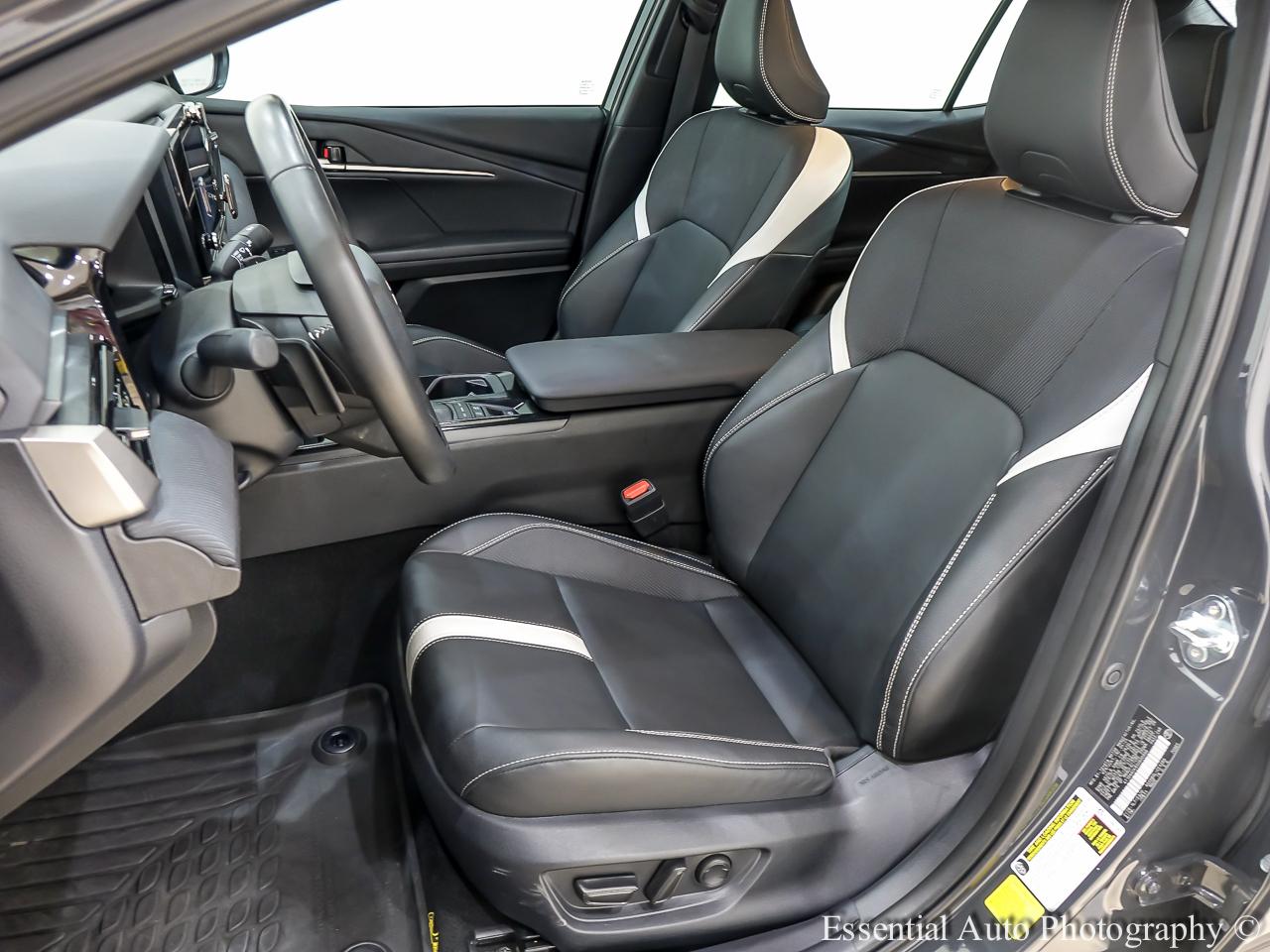 Toyota Camry Hybrid SE 2025