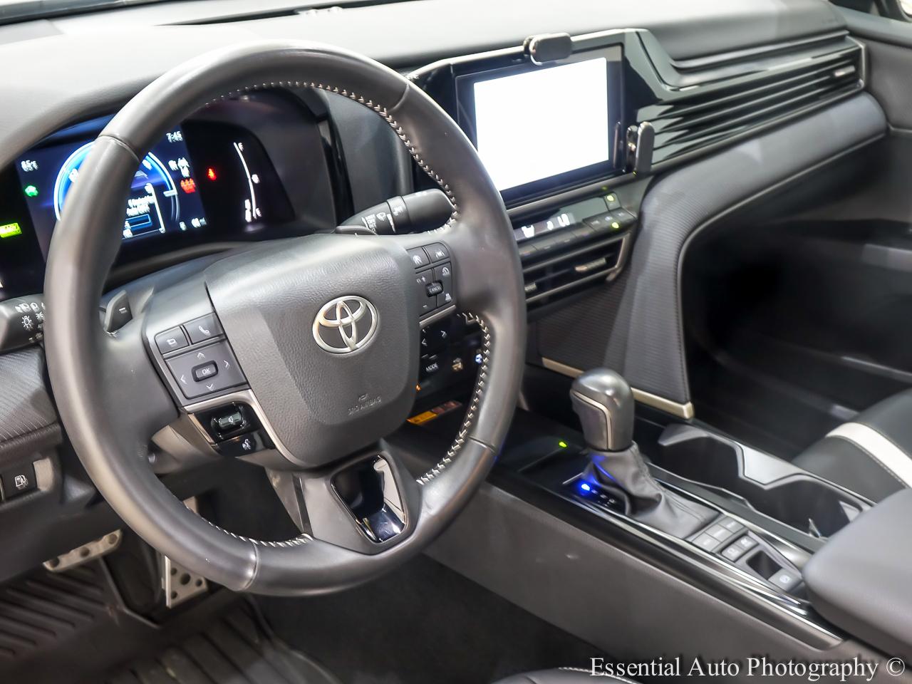Toyota Camry Hybrid SE 2025