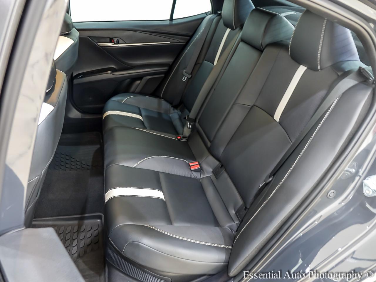 Toyota Camry Hybrid SE 2025
