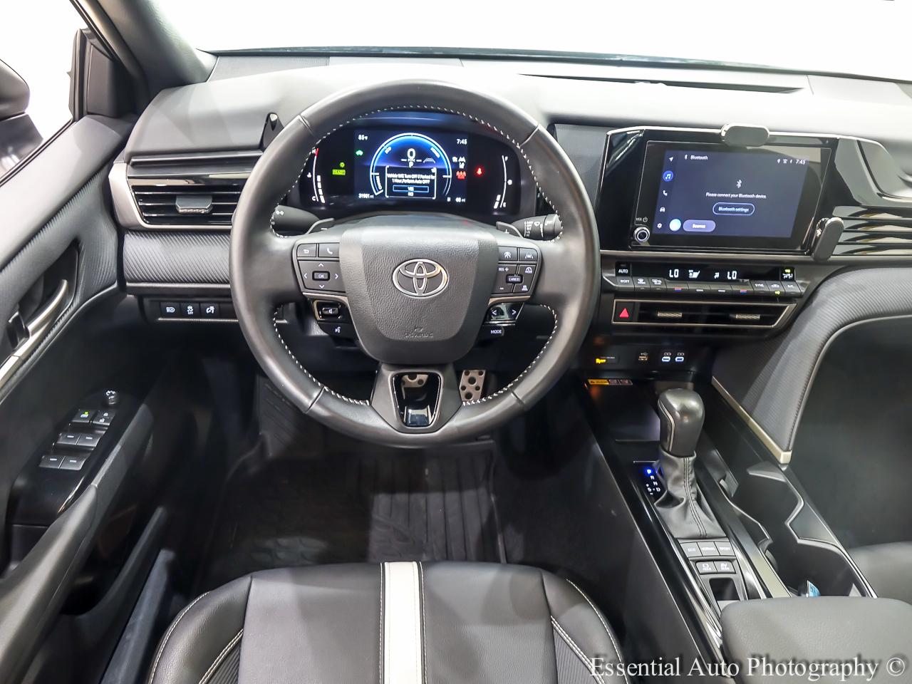 Toyota Camry Hybrid SE 2025