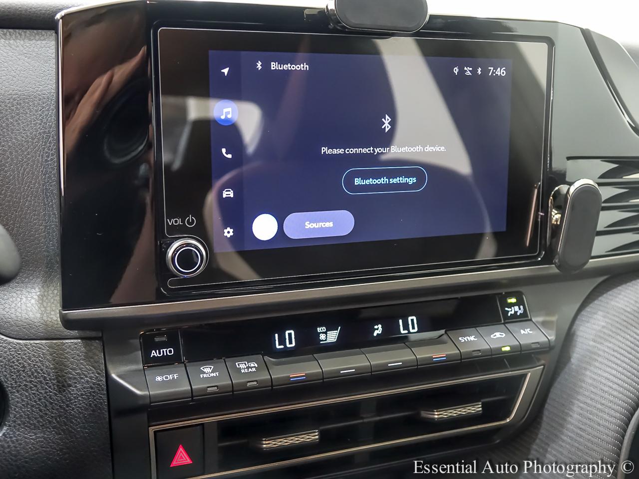 Toyota Camry Hybrid SE 2025