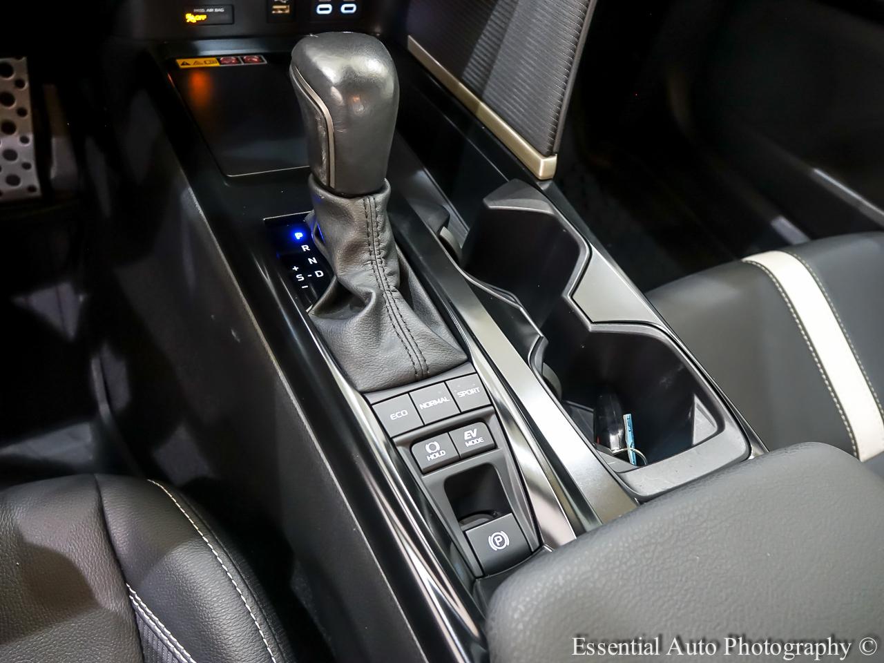 Toyota Camry Hybrid SE 2025