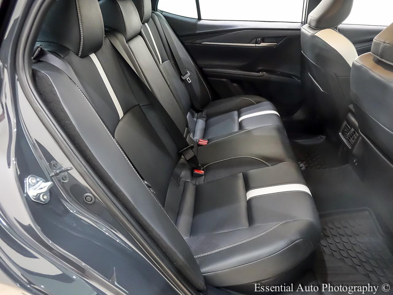 Toyota Camry Hybrid SE 2025