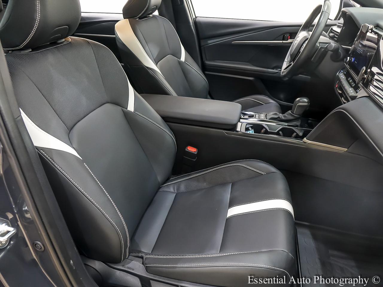 Toyota Camry Hybrid SE 2025
