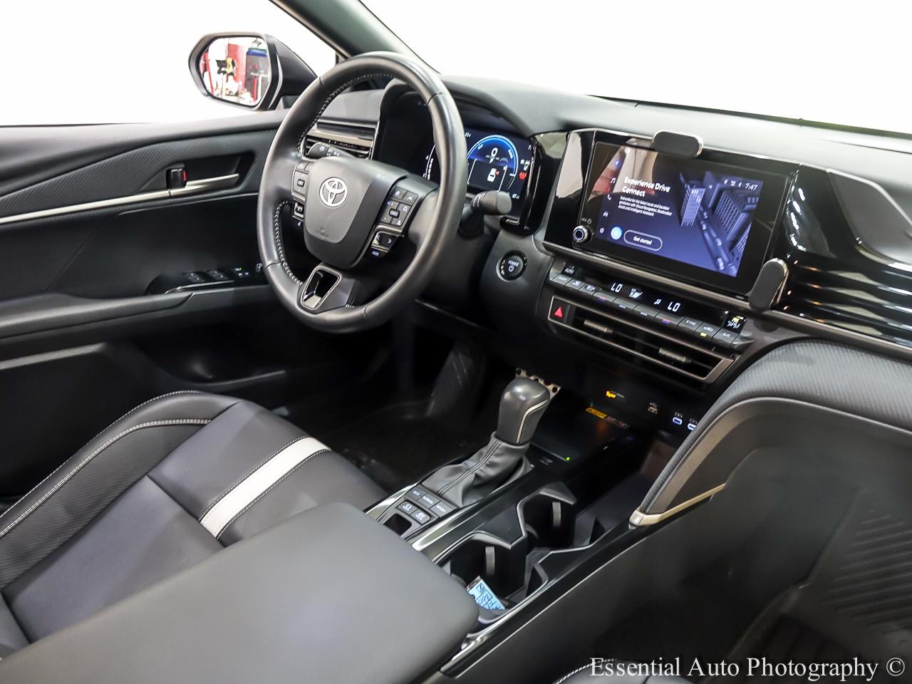 Toyota Camry Hybrid SE 2025