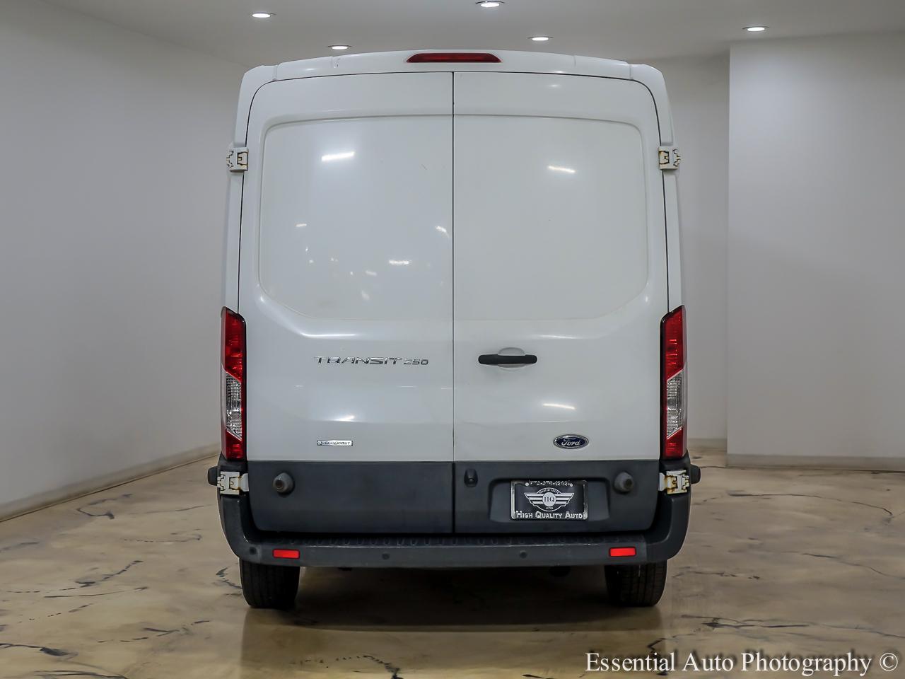 Ford Transit 250 Van Med. Roof w/Sliding Pass. 148-in. WB 2017