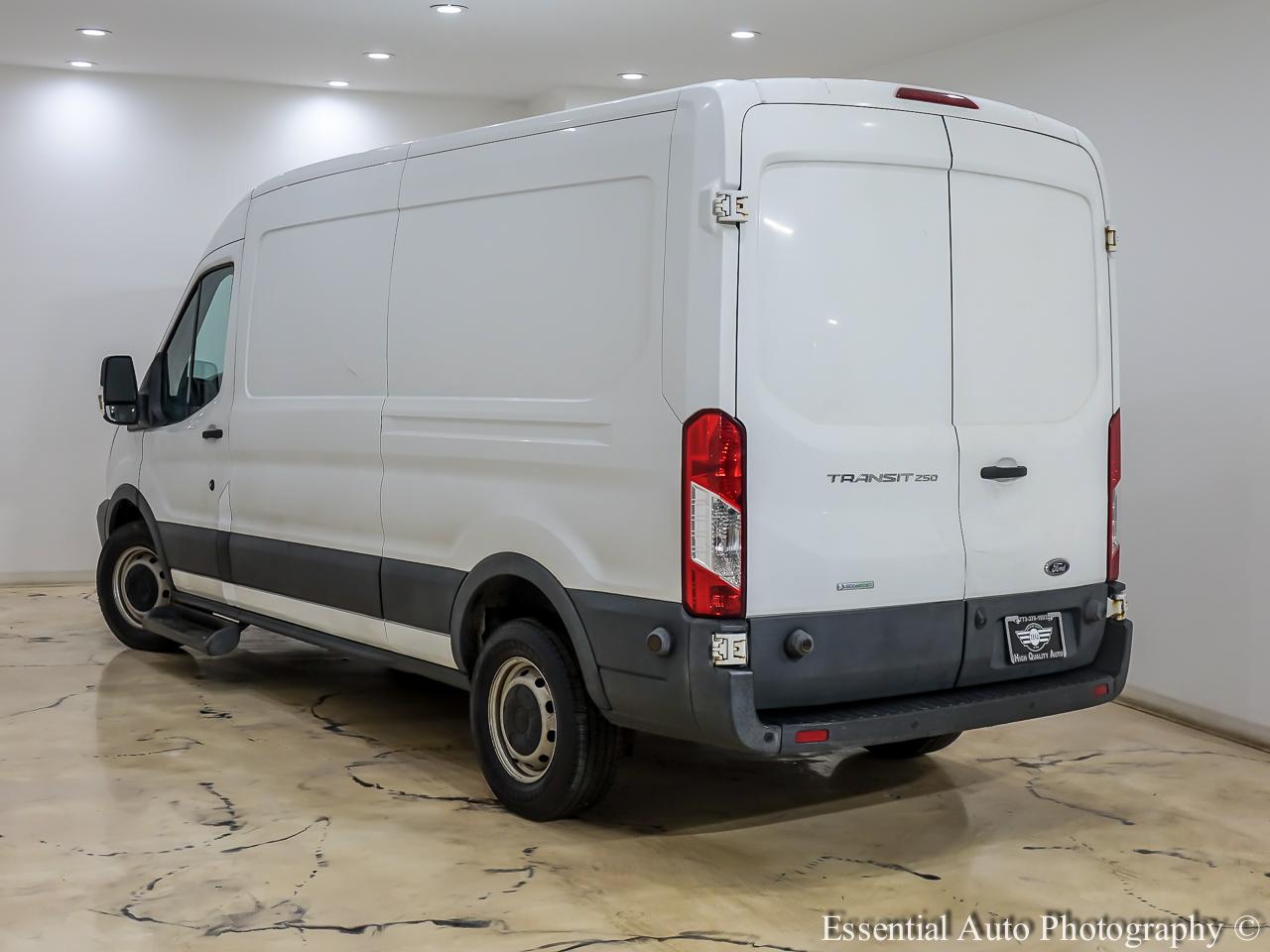 Ford Transit 250 Van Med. Roof w/Sliding Pass. 148-in. WB 2017