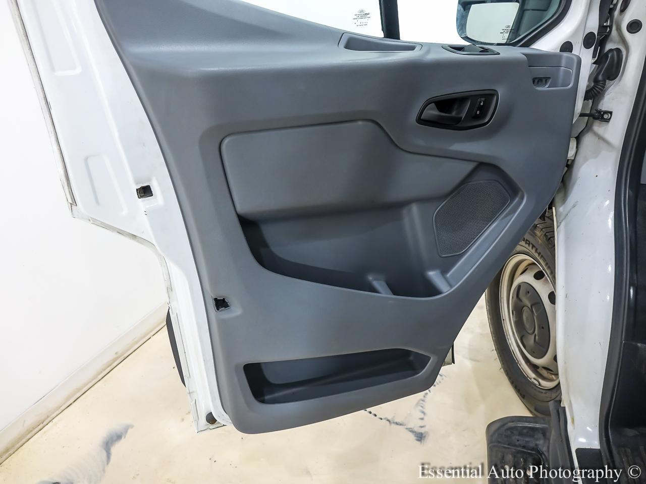 Ford Transit 250 Van Med. Roof w/Sliding Pass. 148-in. WB 2017