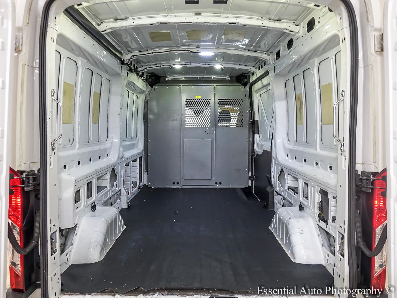 Ford Transit 250 Van Med. Roof w/Sliding Pass. 148-in. WB 2017