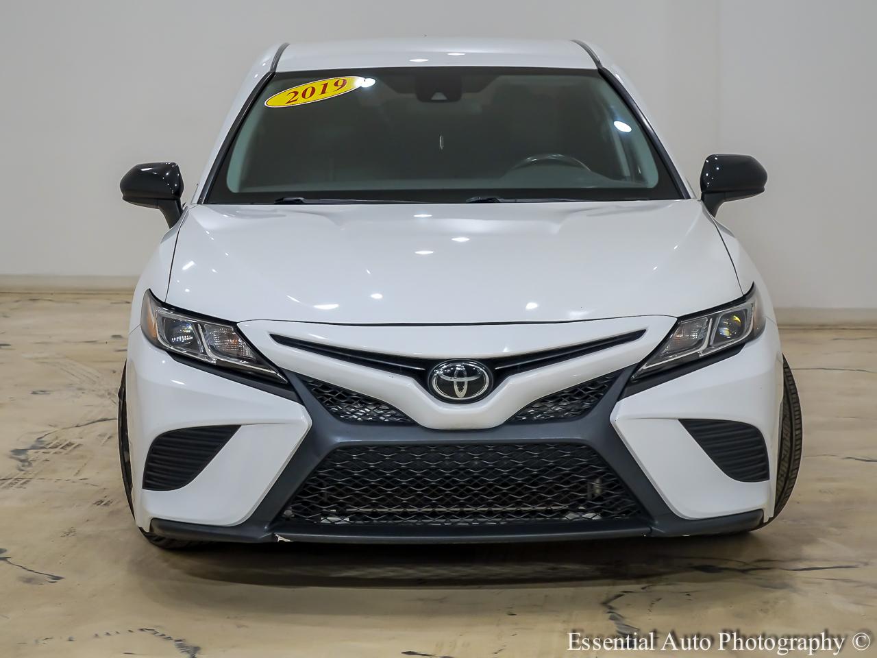 Toyota Camry SE 2019