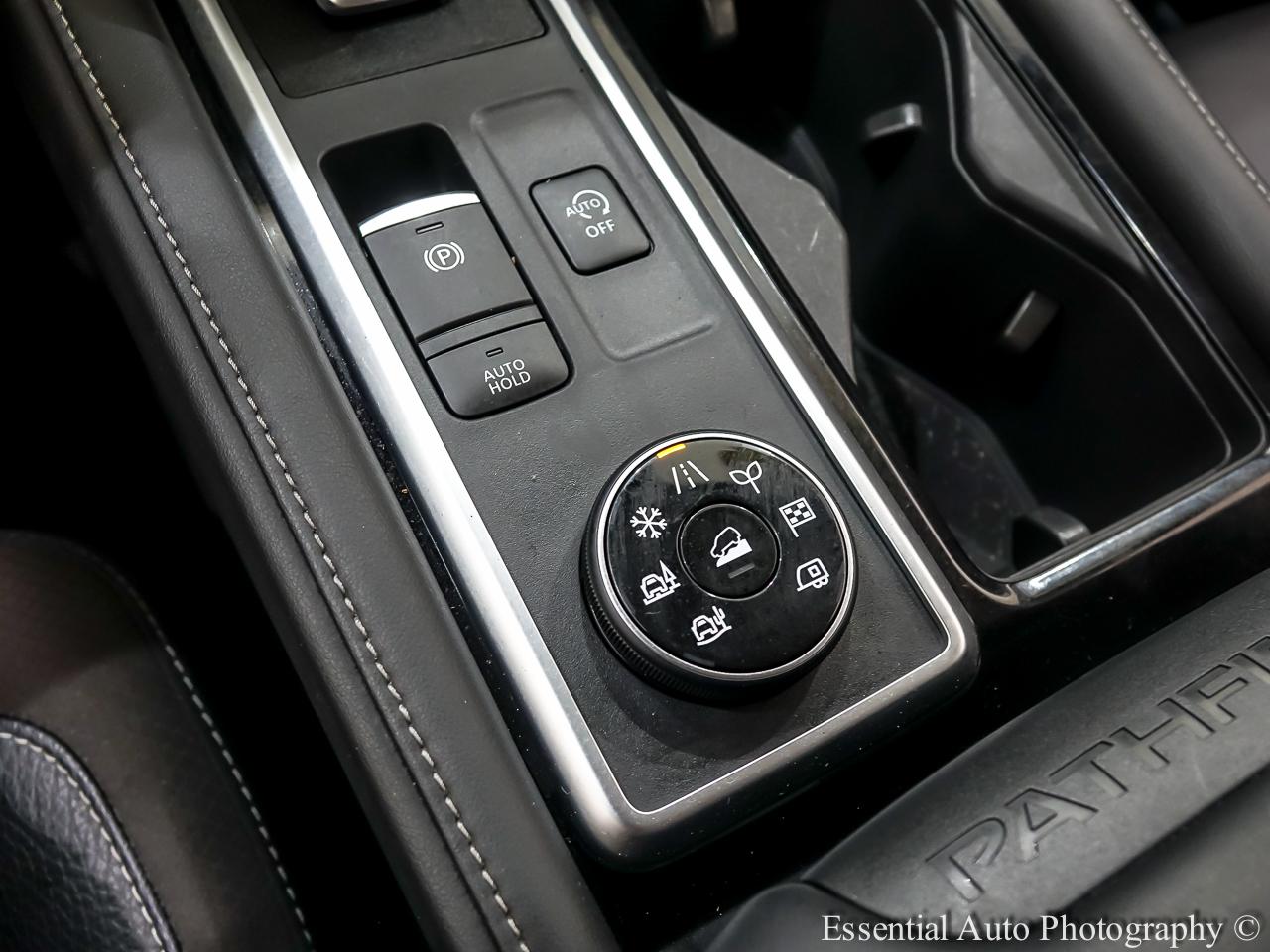 Nissan Pathfinder SL 4WD 2023