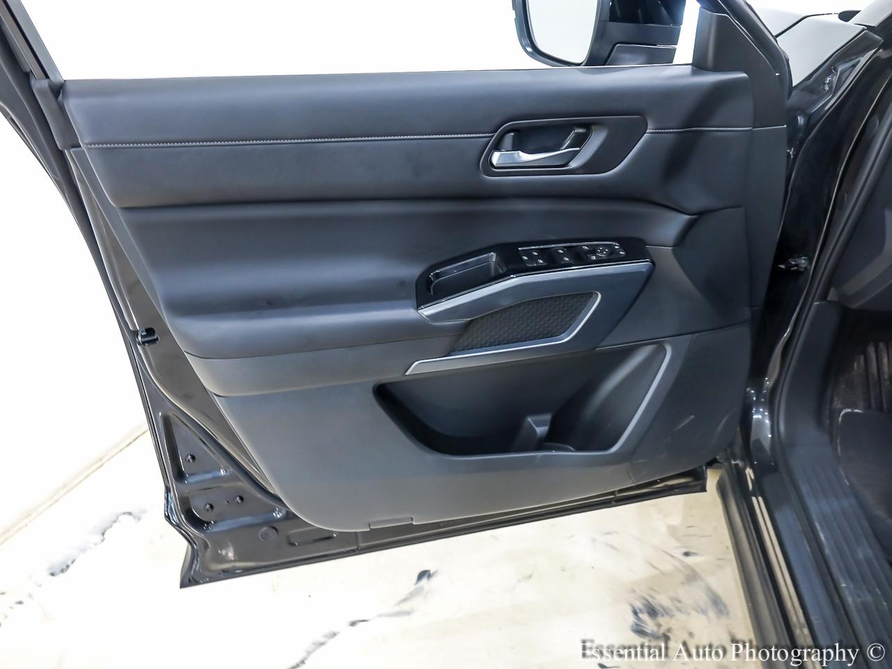 Nissan Pathfinder SL 4WD 2023