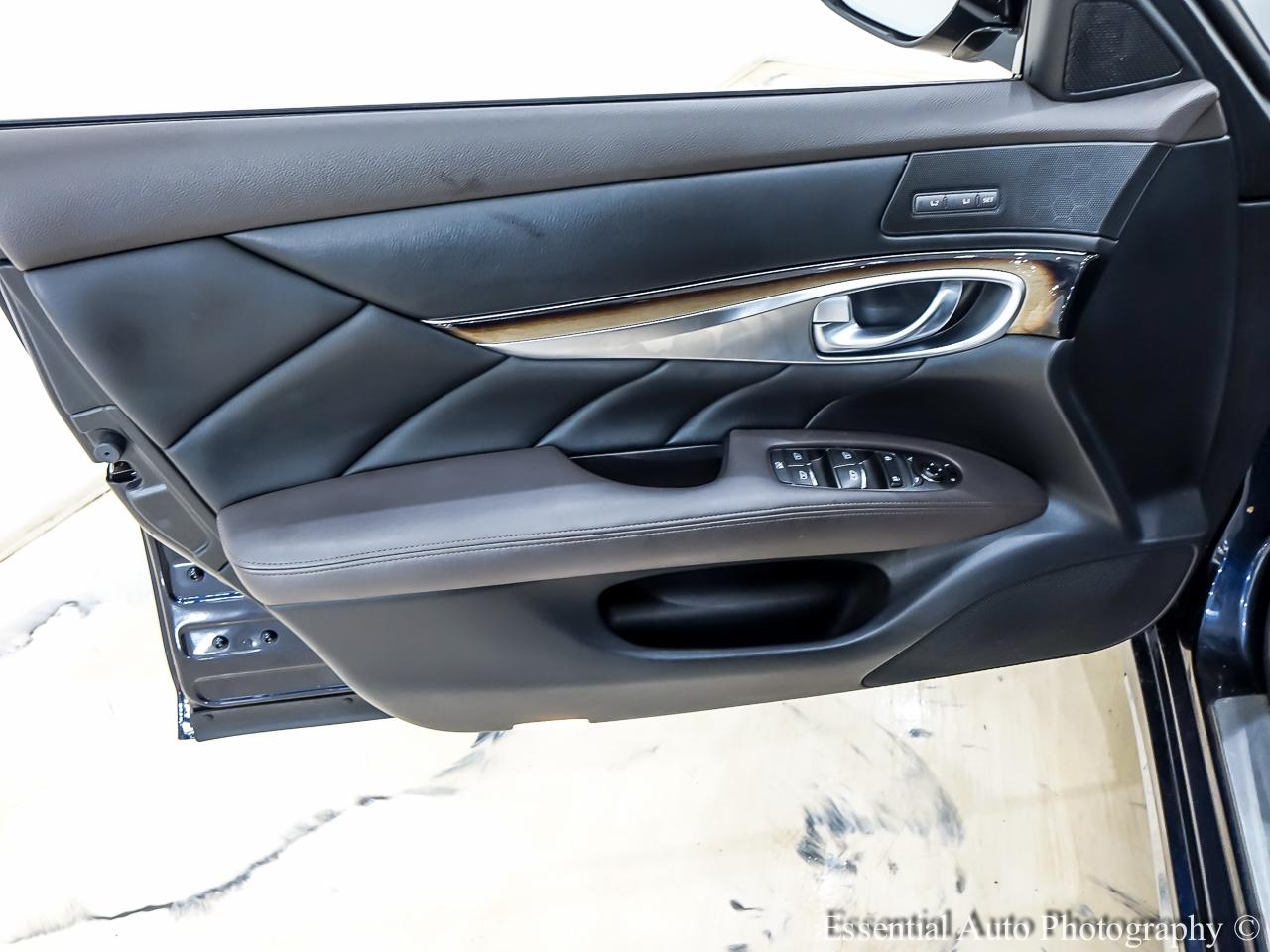 Infiniti Q70 L 3.7 AWD 2015