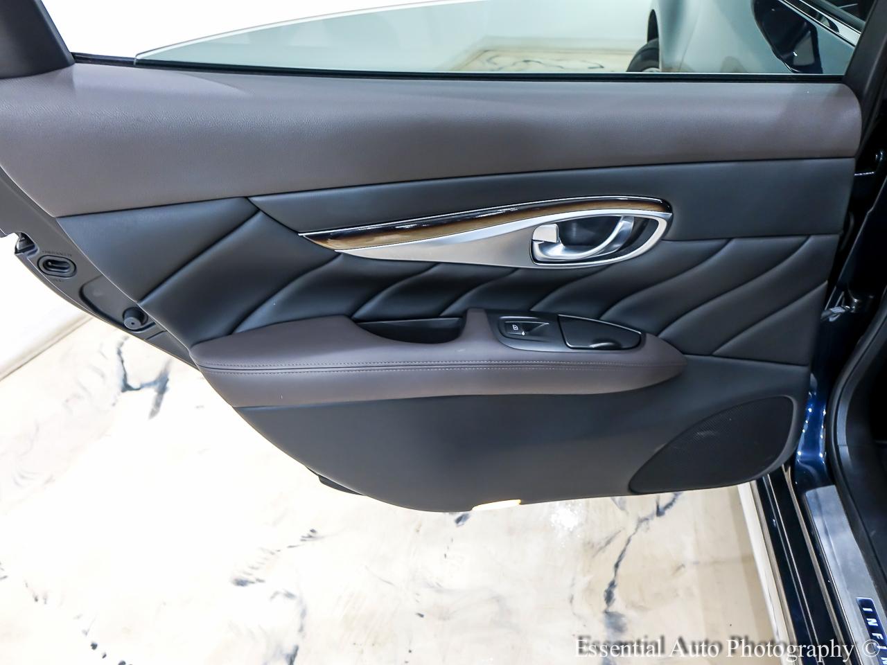 Infiniti Q70 L 3.7 AWD 2015