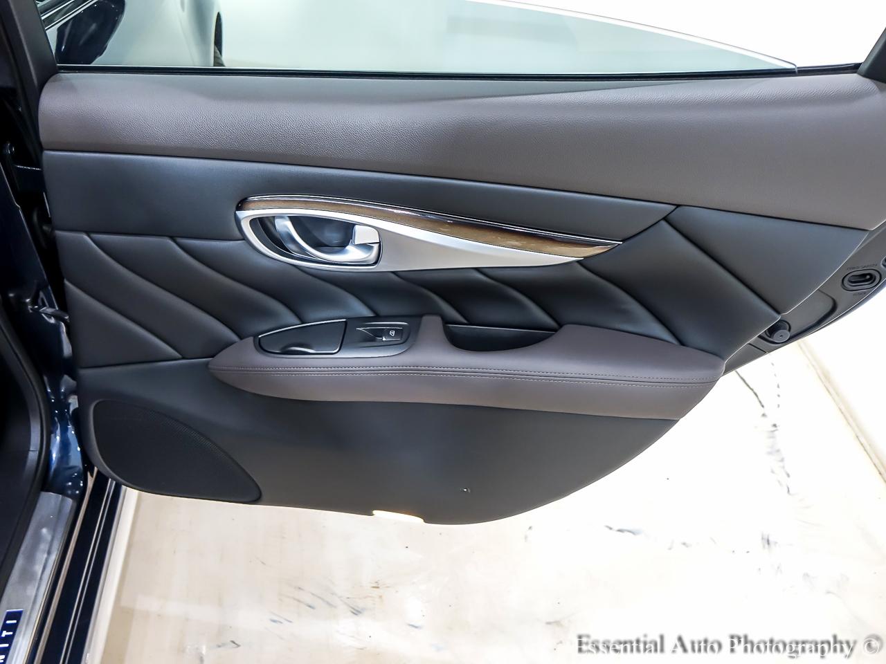 Infiniti Q70 L 3.7 AWD 2015