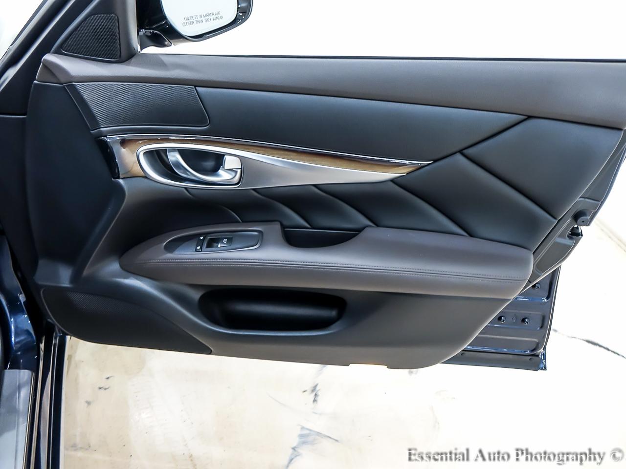 Infiniti Q70 L 3.7 AWD 2015