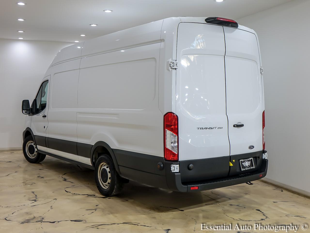 Ford Transit 250 Van High Roof w/Sliding Pass. 148-in. WB EL 2023