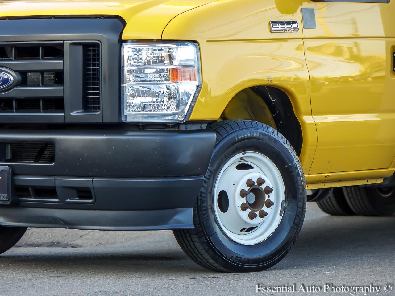 Ford Econoline E-350 Super Duty 2022