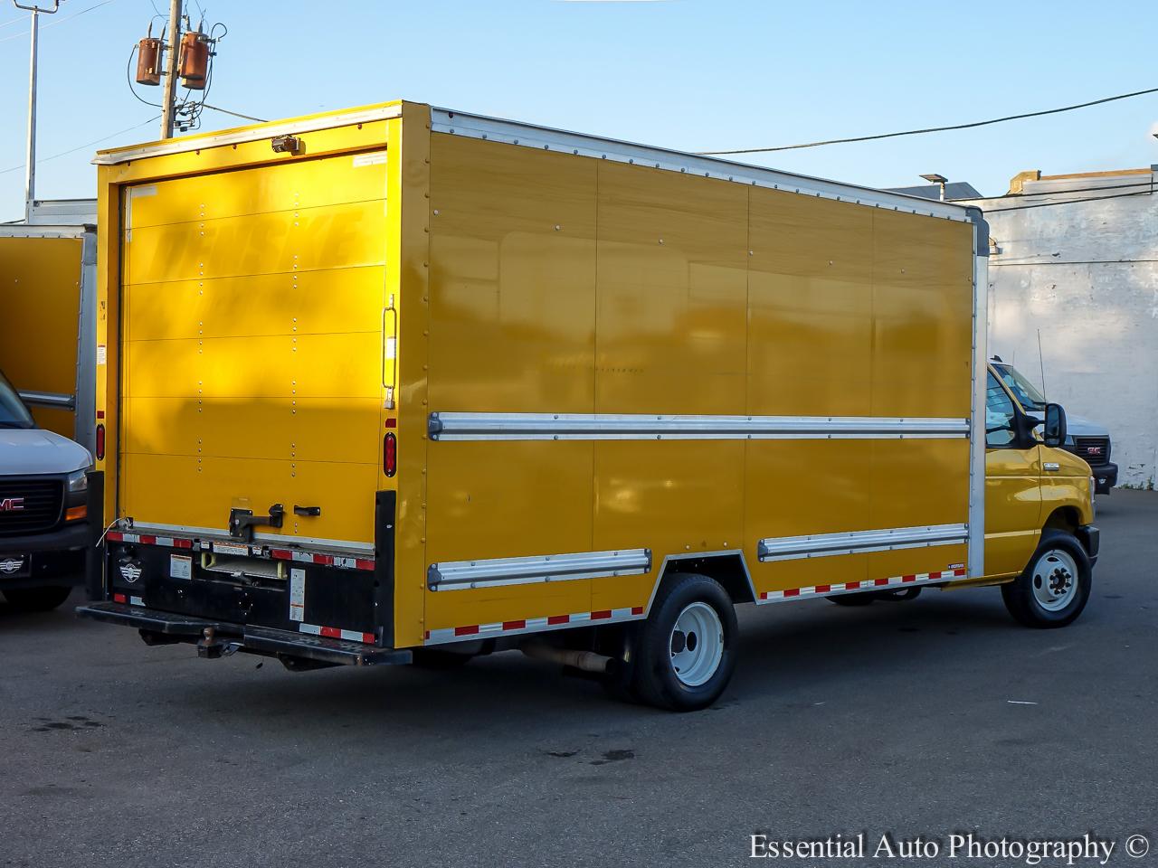 Ford Econoline E-350 Super Duty 2022