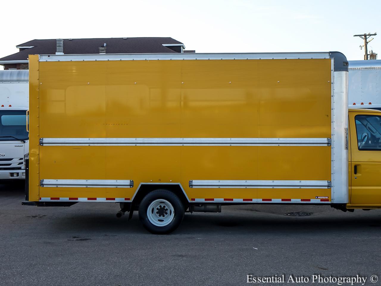 Ford Econoline E-350 Super Duty 2022