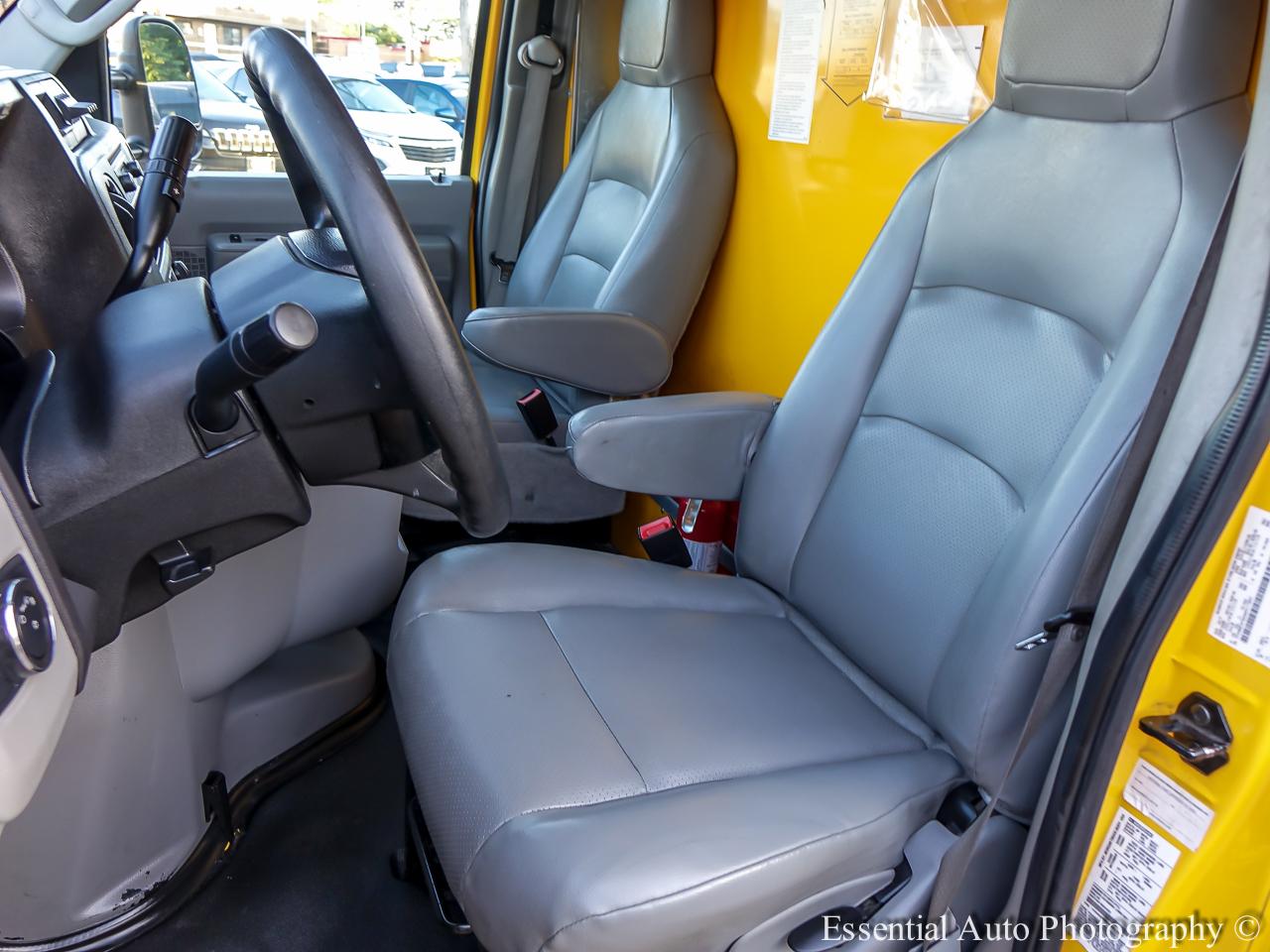 Ford Econoline E-350 Super Duty 2022