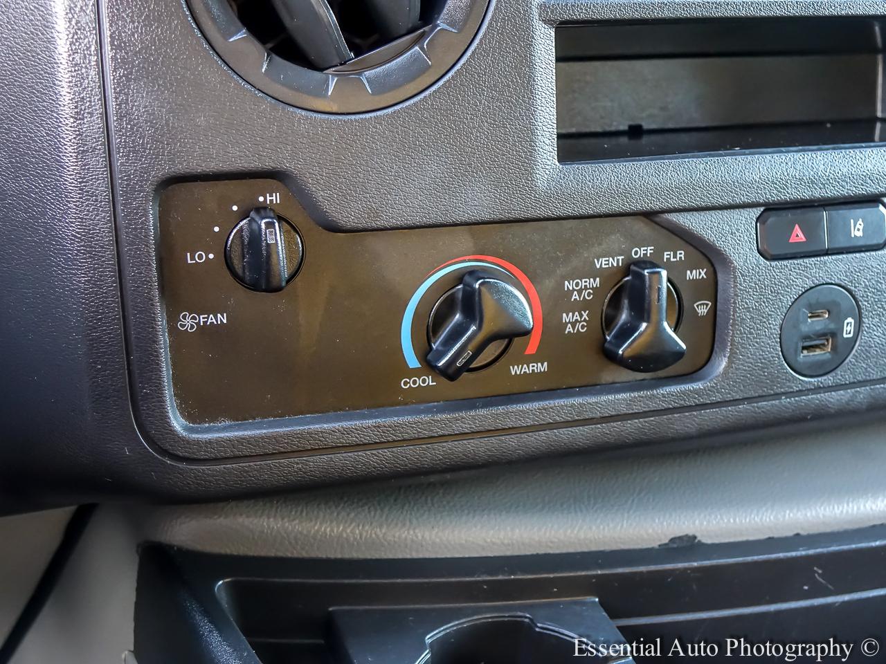 Ford Econoline E-350 Super Duty 2022