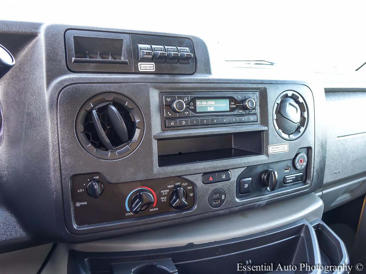 Ford Econoline E-350 Super Duty 2022
