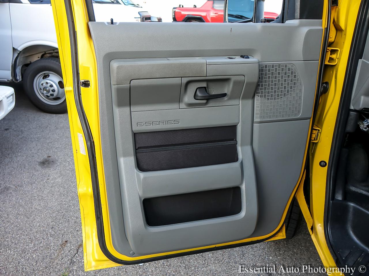 Ford Econoline E-350 Super Duty 2022